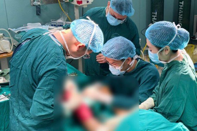 Tự ý chườm nóng giản đau: Người đàn ông đối mặt với nguy cơ hoại tử phải đưa đi cấp cứu
