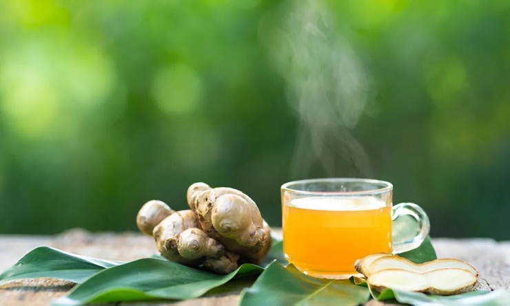 Lợi ích của việc uống nước gừng ấm vào buổi tối