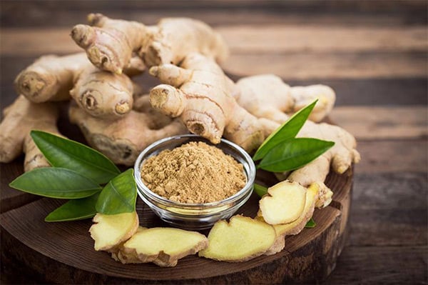 Gừng tươi thái lát — lợi ích của gừng cho sức khỏe và làm ấm cơ thể