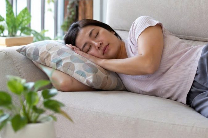 Giấc ngủ trưa: Bác sĩ cảnh bảo 1 số dấu hiệu khi ngủ trưa tiềm ẩn bệnh tim mạch