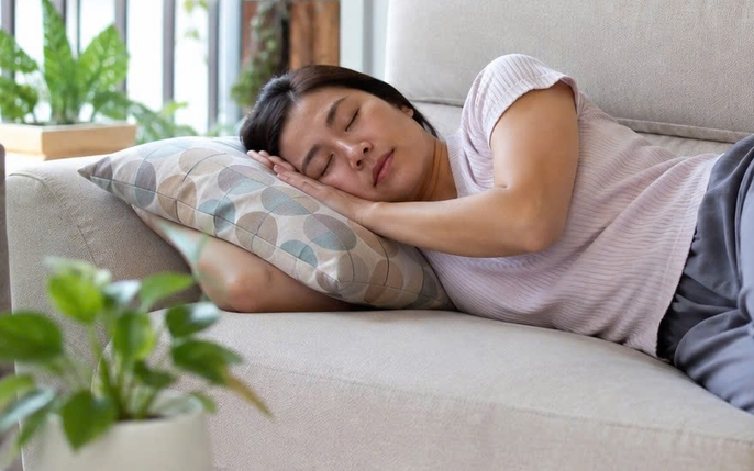 Người ngủ trưa — giấc ngủ trưa và dấu hiệu tiềm ẩn bệnh tim