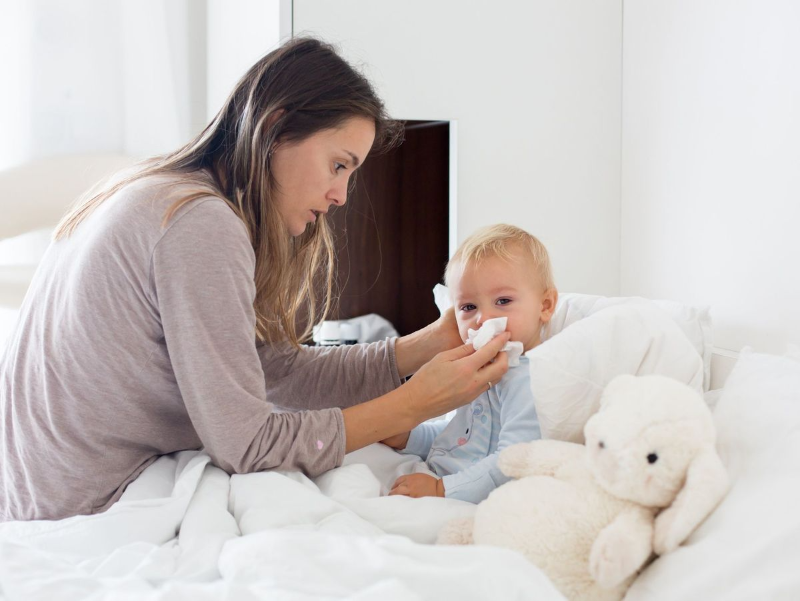 RSV và cúm mùa ở trẻ: Nguy cơ biến chứng viêm phổi, suy hô hấp và cách nhận biết sớm