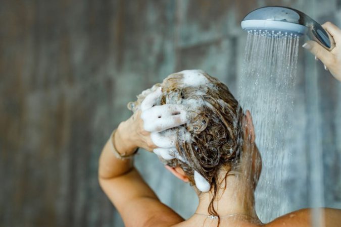 Bác sĩ cảnh báo: Thói quen tắm sau 22h dễ kích hoạt đột quỵ nguy hiểm
