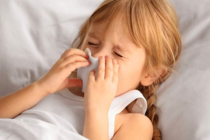 Trẻ hay sổ mũi khi thời tiết thay đổi: Nguyên nhân và cách xử trí đúng