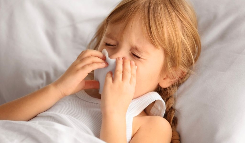 Trẻ hay sổ mũi khi thời tiết thay đổi: Nguyên nhân và cách xử trí đúng
