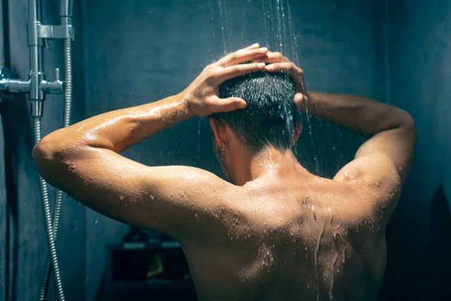 So sánh tắm sáng hay tối — chọn thời điểm tắm phù hợp và an toàn cho cơ thể