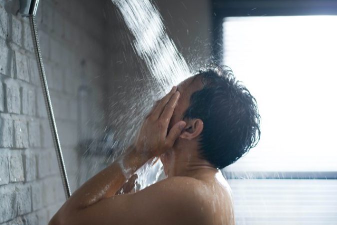 Tắm sáng hay tối tốt hơn? Hướng dẫn chọn thời điểm và cách tắm an toàn cho cơ thể
