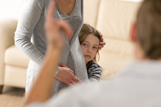 Bao bọc quá mức: Khi bàn tay “làm thay tất cả” của cha mẹ tước đi đôi cánh tự lập của con