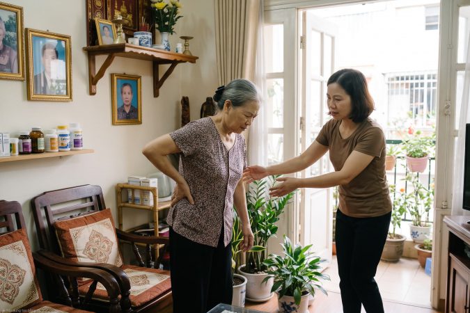 Loãng xương ở người cao tuổi: Dấu hiệu và cách phòng ngừa
